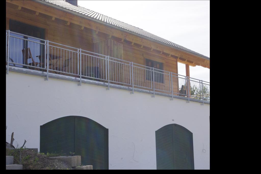 Huettenflair-Mosel Ferienwohnung Enkirch Esterno foto